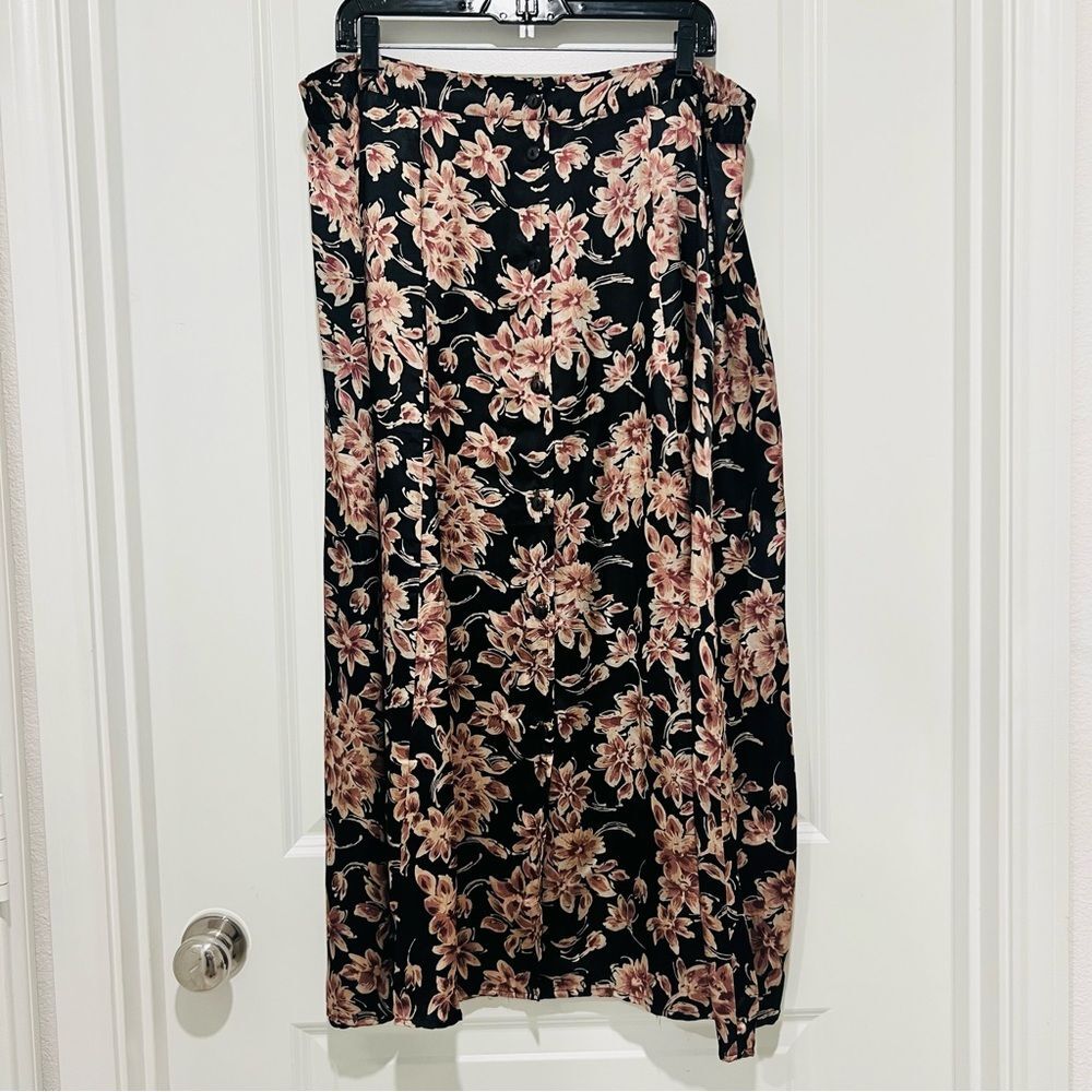 NWT Vintage Women’s Satin Button Front Midi Skirt Sz. XL Floral Print